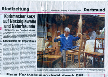 Zeitungsartikel in der WAZ 15. Sep. 1990 über Korbmacher Rattanburg. Im Foto zu sehen Wilhelm Burg Senior.